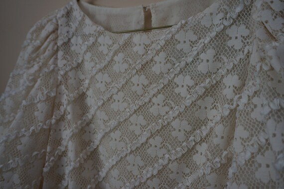 Beautiful 70/80s Lace Puff Sleeve Shift Dress - image 5