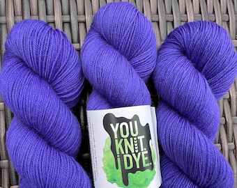 Handgefärbte Sockenwolle blau lila iris Merino, tonale Färbung, BIODEGRADIERBAR, versandfertig