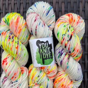 Hand dyed  worsted aran yarn 85/15 merino/nylon, rainbow pride yellow orange green blue purple speckled, Ready to ship