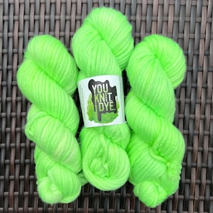 Hand dyed yarn super bulky chunky CHAIN neon green tonal, Ready to ship