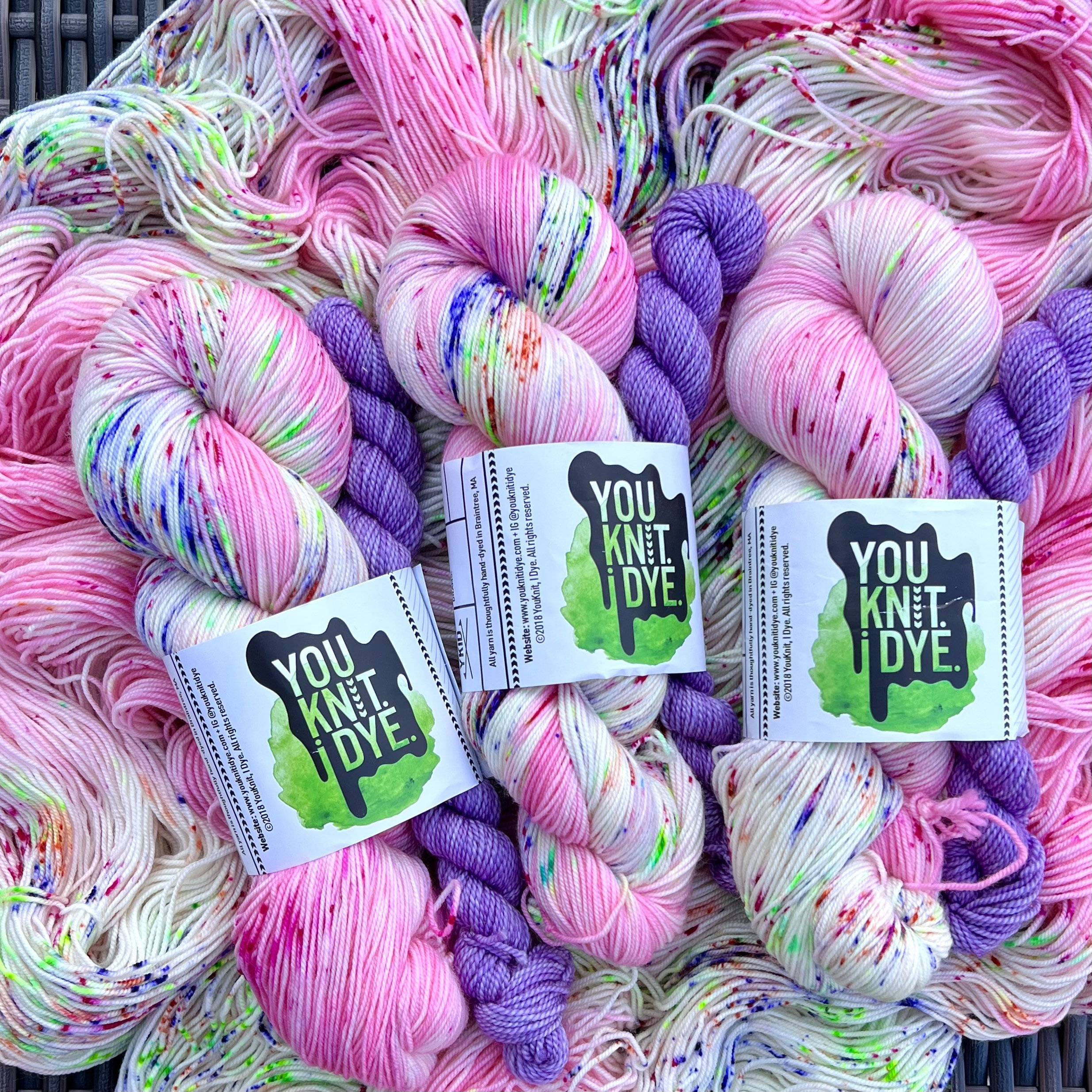 Yarn Hometown USA Lion Brand 6 Diff Key Lime 6 NY Whyte 8 Charlotte Blue 12  Detroit Blue 4 Neon Pink 4 Pittsburg Yellow Acrylic 5 Oz 81 Yds 