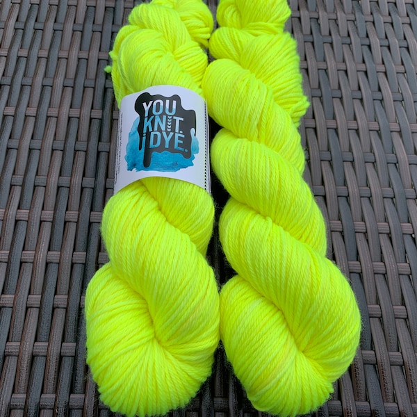 Hand dyed dk yarn neon yellow lemon 85/15 merino/nylon, tonal, Ready to ship