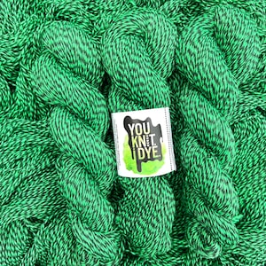 Hilo para calcetines teñido a mano, merino jaspeado, verde kelly, tonal, listo para enviar