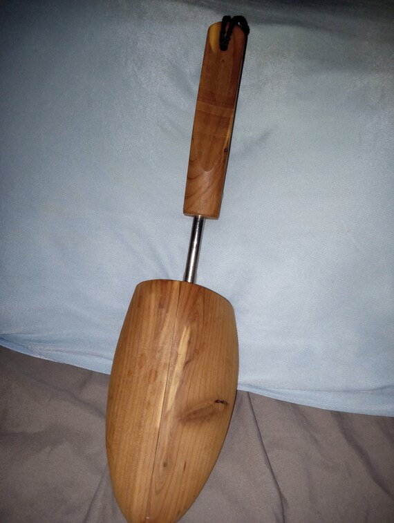 thumbnail interactive-video image 1 of Sneaky Shoe Tree Shaper - Spring Loaded Stretcher To Remove Creases & Maintain Shape 1 of 12