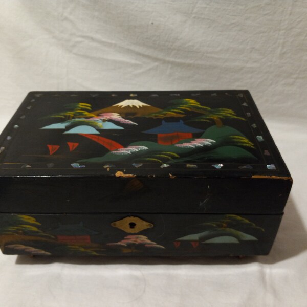 Vintage 1950's Wind Up Oriental Musical Jewelry Box Japanese Painted