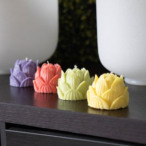 Lotus Flower Shaped Candle with Hidden Crystal