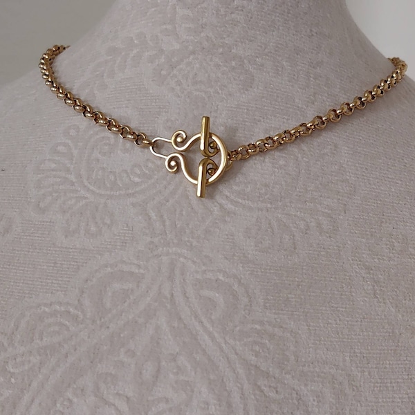 Lightweight gold tone toggle necklace, stainless steel filigree toggle necklace, gothic toggle necklace, elegant minimalist necklace