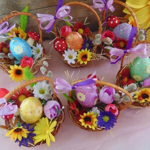 Set van 6 manden, Mini Paasmanden, Vakantie decor, Paasdecoratie, Paasarrangement, Paaseieren, Bloemenmanden, Vakantie decor