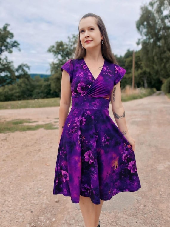 Viskosejersey bedruckt  lila, Stoff Meterware dehnbar, Jersey floral, Bio-Stoffe, Stretchstoff Erwachsene Graustufen-Stoffe 50 x170 cm