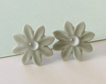 Large pastel green daisy studs