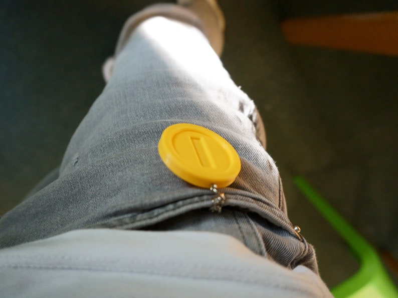Super Retro Myntnyckelring: Retro Gaming Accessory bild 5