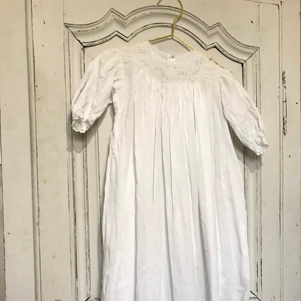 Pretty French cotton Gown with long sleeves, excellent condition, suit older baby