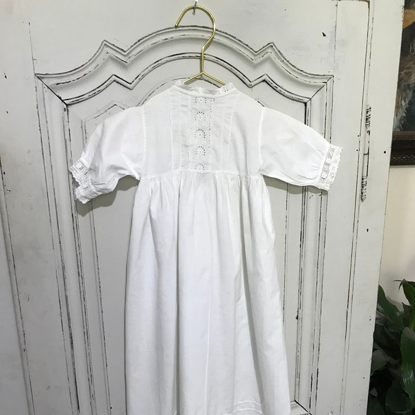 Pretty little baby gown suit baby or doll, cotton, TV/Film Props