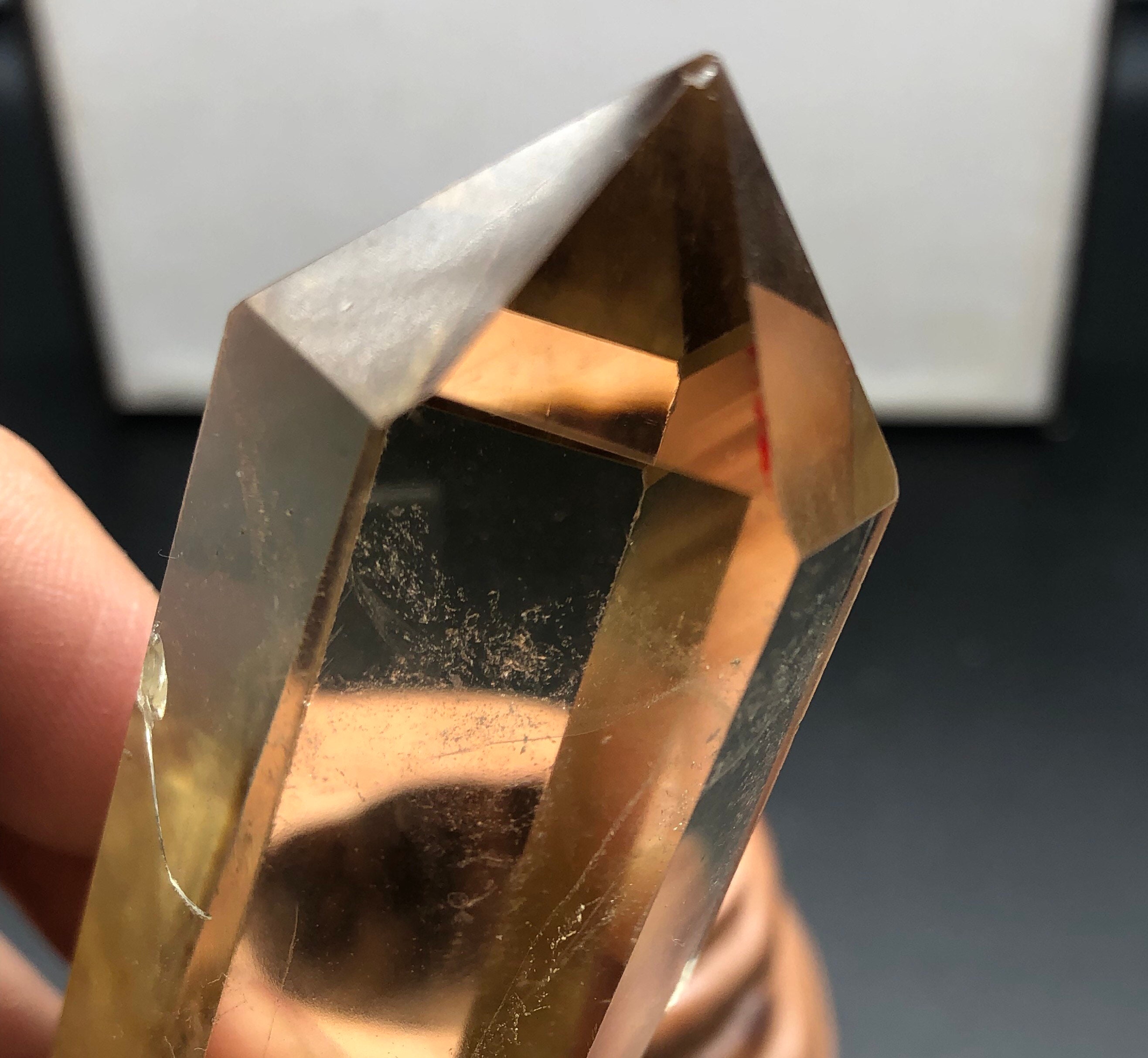 研磨されたシトリンクリスタルポインター - シトリンタワー