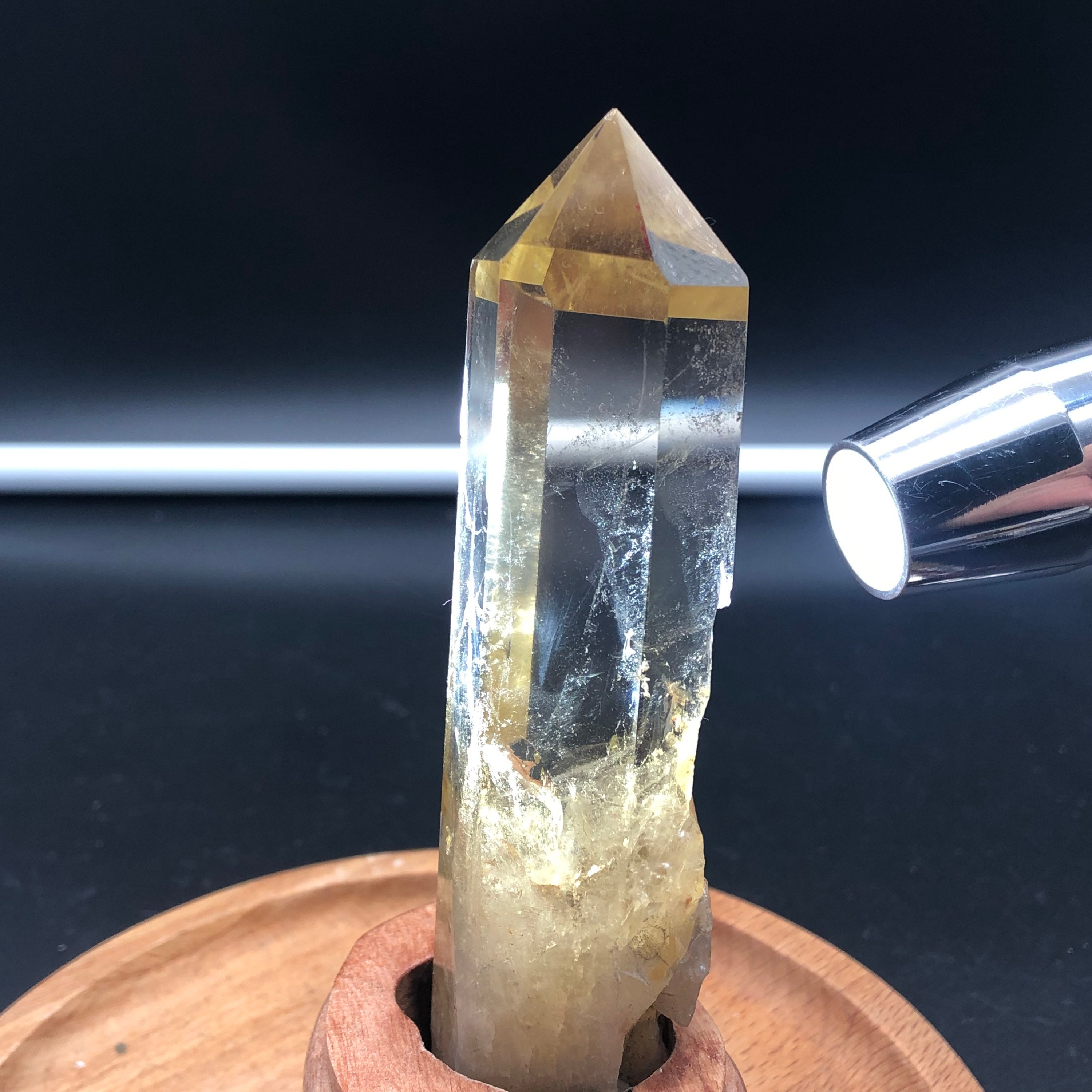 研磨されたシトリンクリスタルポインター - シトリンタワー