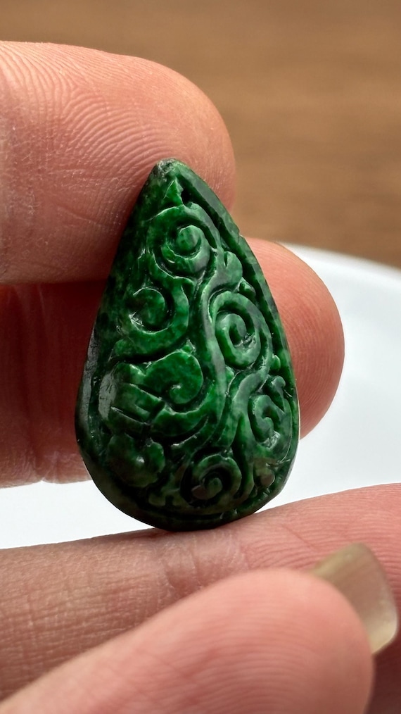 希少なグリーン翡翠ペンダントまたは翡翠アクセサリー、インペリアル