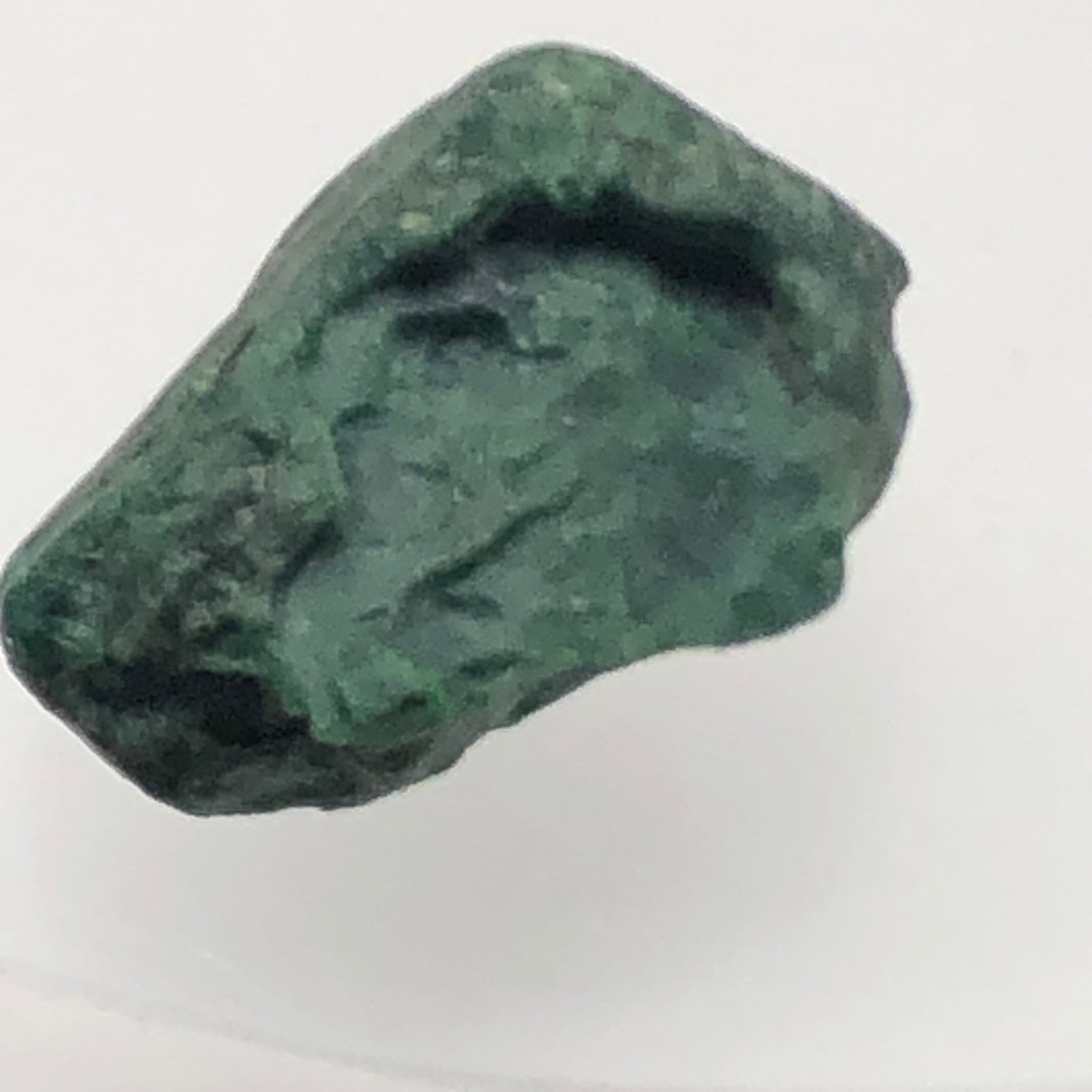 RARE !! JADE / JADEITE VERTE POURPRE DE MYANMAR : 5,61 CARATS