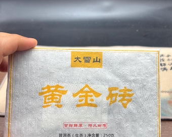 Premium 2019 famous snow mountain gold leaf pu er tea cake,yunan raw pu er tea,Chinese gong fu tea , wellness , collecting ,newbie try