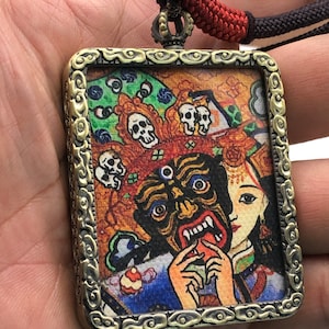 2 design,Zhaji Lamu Past-Present Wealth Deity Pendant – Tibetan Thangka Art Talisman for Wealth, Karma Cleansing & Protection,Sacred Amulet