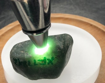 希少！ 産出量の少ない グアテマラ翡翠 JADEITE 原石 多面磨き 452 糸魚川産翡翠 原石 磨き 169g｜国産天然石 通販のキラリ石