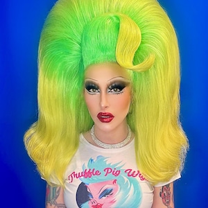 Doppelt Gestapelte 60er Jahre Style Bouffant