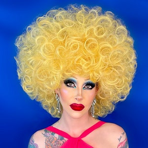 Bubble Perm - Anpassad Drag Queen Peruk med spets framtill