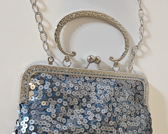 Teal & Silver Sequin Evening Bag Vintage Style Kiss Lock Frame C-Shaped Metal Handle w/Wrist Chain Stylish Microbag Body Teal Satin Lining