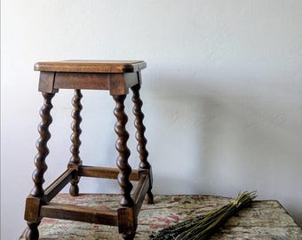 Franse antieke vierkante tafel, houten accentkruk/tafel met gedraaide poten, circa 1920