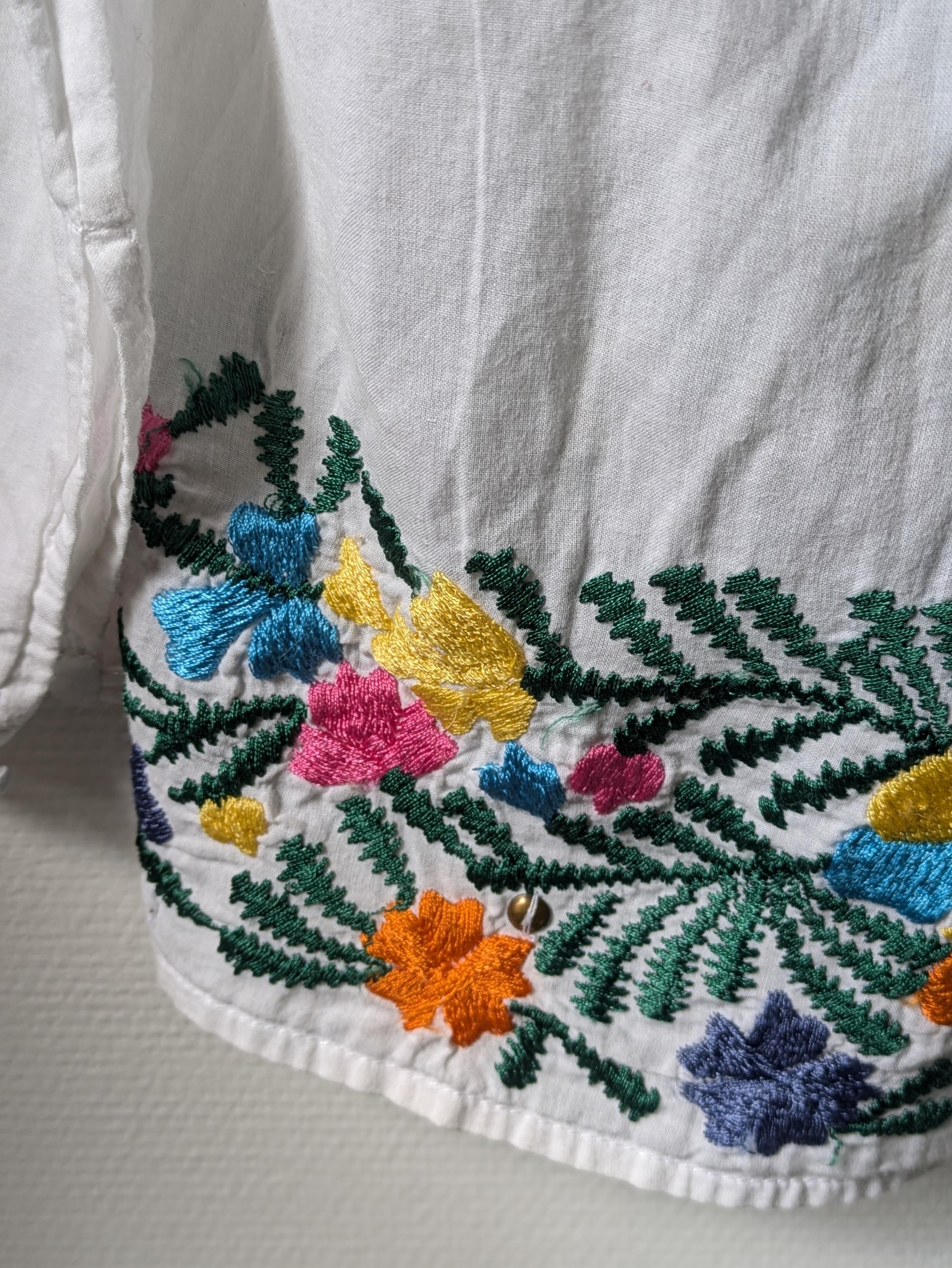 ヴィンテージアンティークバティック刺繍ブラウス：フレンチボヘミアン 
