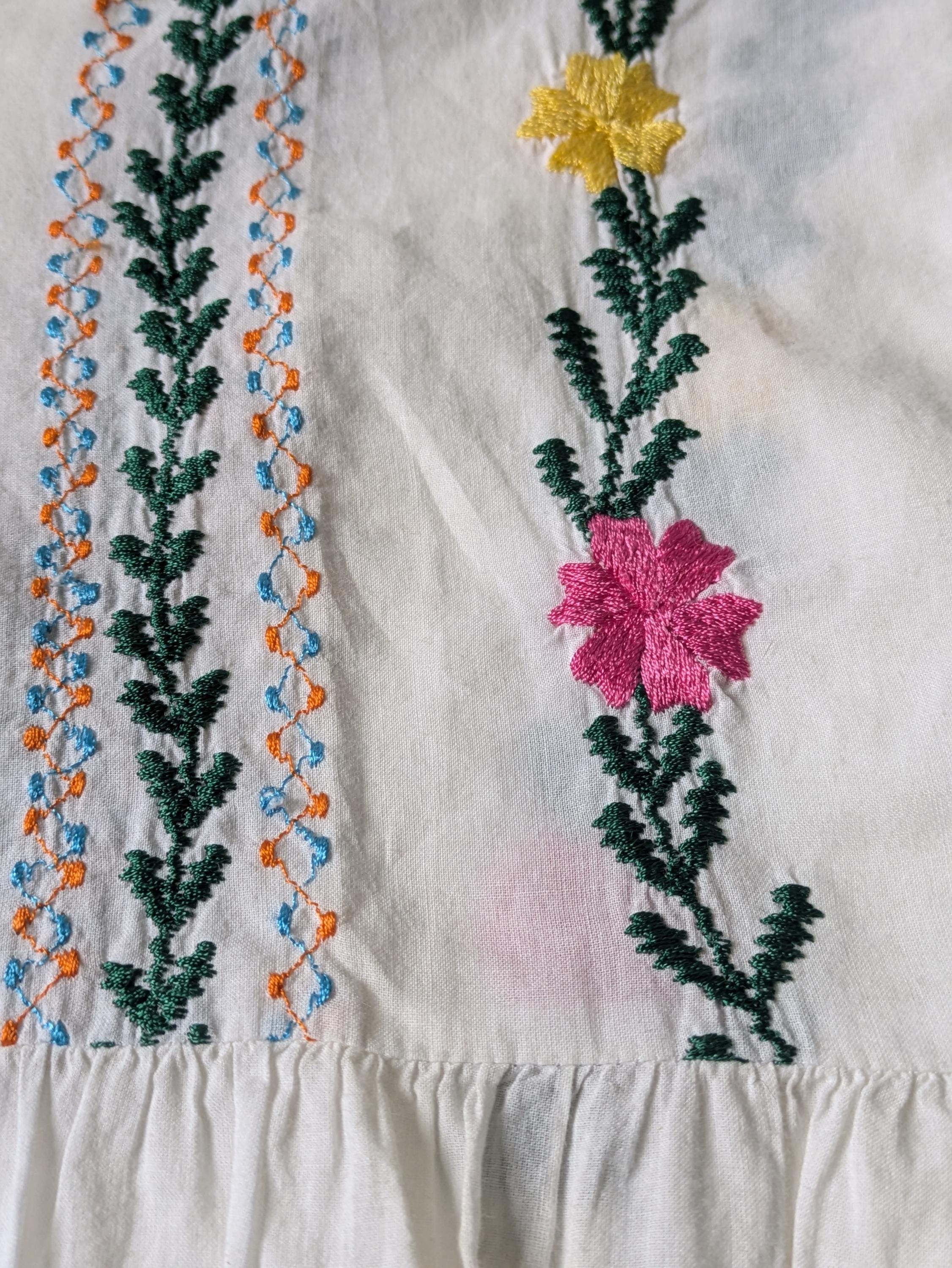 ヴィンテージアンティークバティック刺繍ブラウス：フレンチボヘミアン 