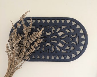 Vintage cast iron trivet, country style kitchen decor, French kitchenalia, blue country cottage style vintage decor, brocante kitchen