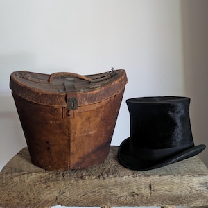 Scatola porta cappelli antica francese in pelle e cappello di seta, accessorio da uomo parigino immagine 1
