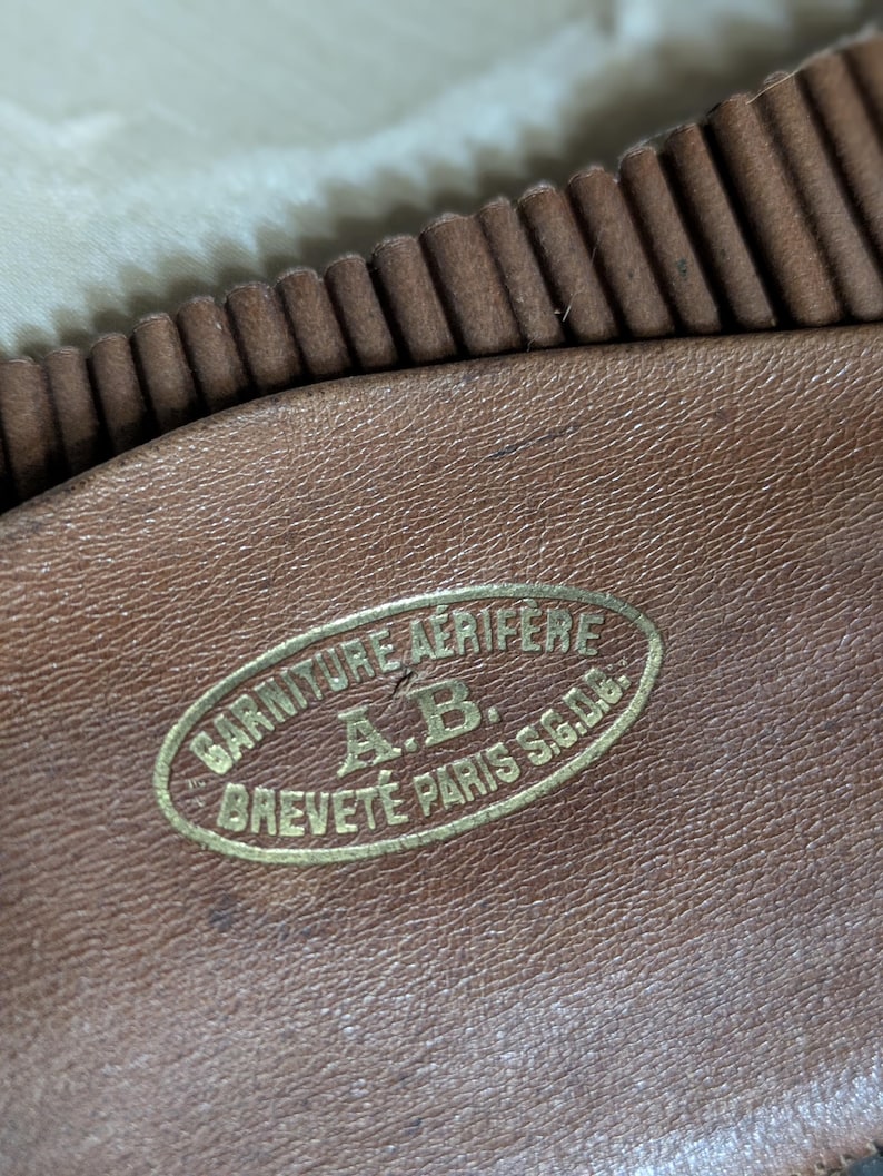 Scatola porta cappelli antica francese in pelle e cappello di seta, accessorio da uomo parigino immagine 15