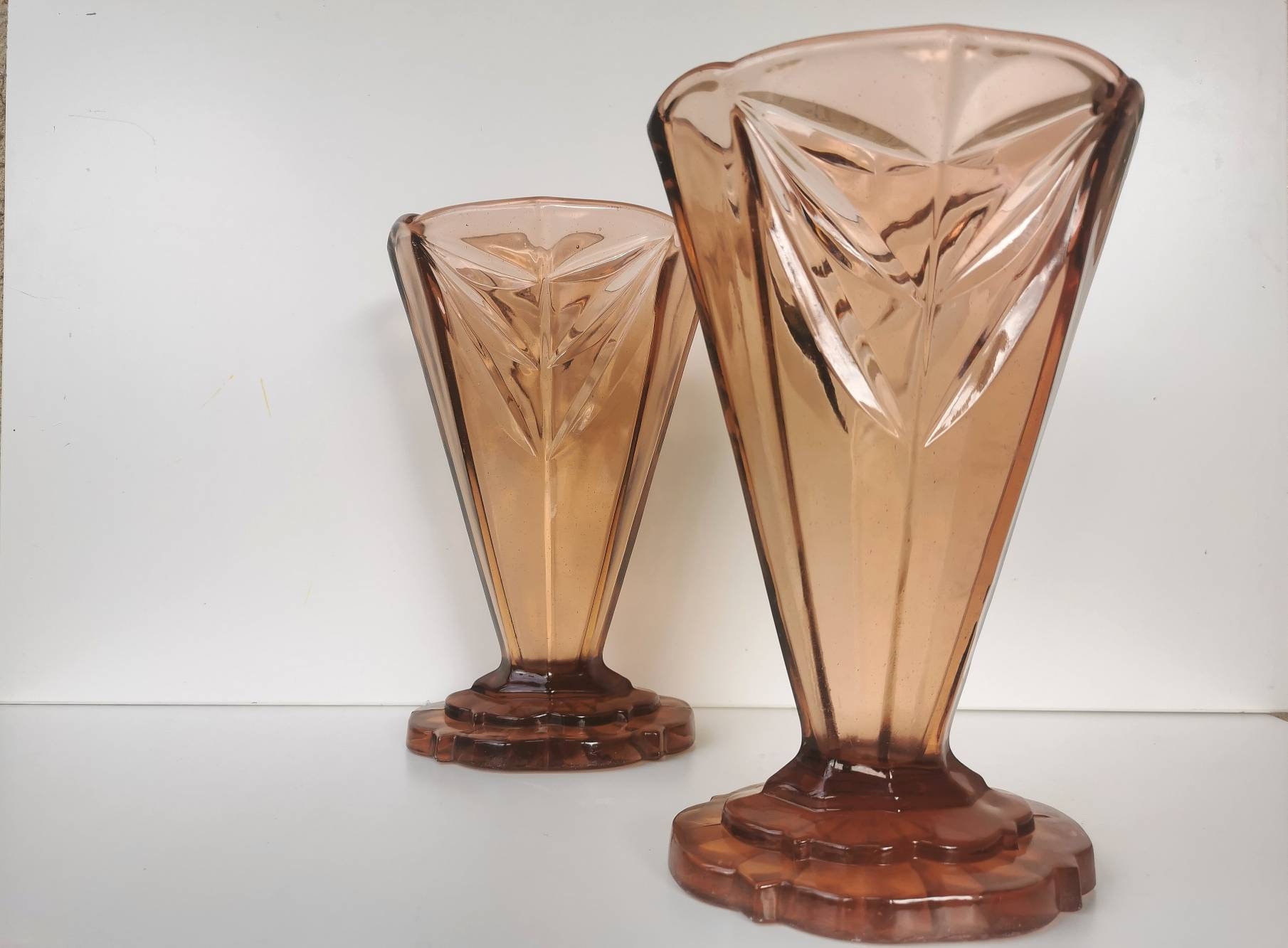 Vases Art Déco Antiques, Paire de Grands Vases en Verre Rose Français, Vers Les Années 1930, Verreri