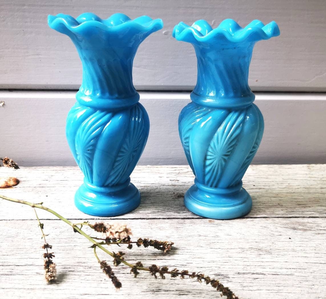 Une Paire de Vases en Verre Lait Vintage, Français Décor Rétro Turquoise, Verrerie Collection, Cadea