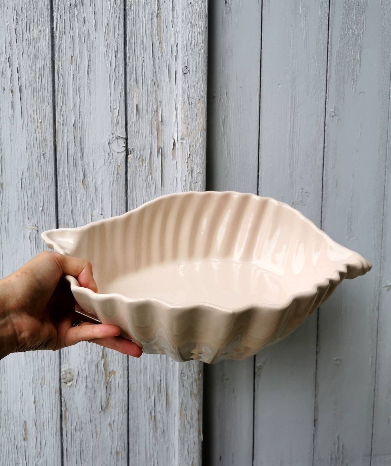 Grand Français Service Vintage, ou Saladier, Bol en Forme de Coquille Céramique Rose Par Appolia Fra