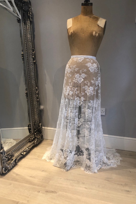 I did not expect this dress (with tulle skirt overlay for the ceremony, to  be ceremoniously/drunkenly removed for the party after) but I'm in love :  r/weddingplanning