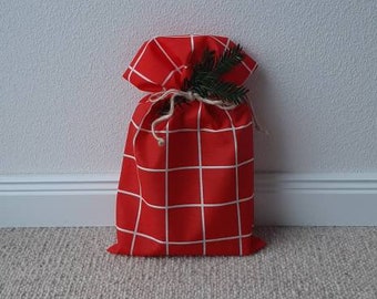 one bag - many sizes, gift bag made of sustainable fabric, red / white checkered