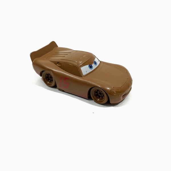 1:43 Scale Muddy Lightning McQueen as Chester Whipplefilter #15 Disney Pixar Cars Diecast Car