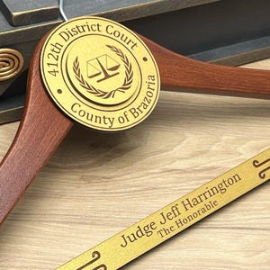 Gepersonaliseerd cadeau voor rechter, advocaat graduatiecadeau, gepersonaliseerde hanger voor rechter, geschenk inhuldigingsceremonie, pensioencadeau voor rechter