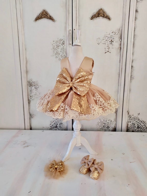 Vestido dorado para niña primer vestido de bebé vestido de - Etsy México Vestido dorado para niña primer vestido de bebé vestido de - Etsy México