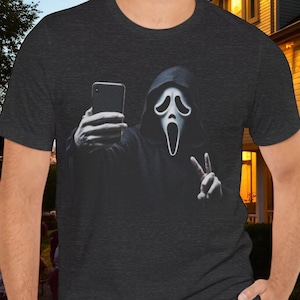 Funny Ghostface Selfie T-Shirt: Spooky Halloween Horror Movie Tee
