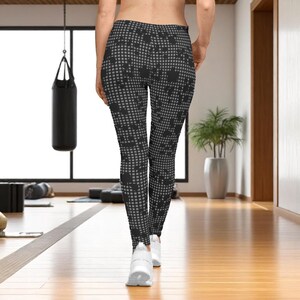 Desert Night Camo Dark Leggings: Women&#39;s Yoga Fitness Activewear