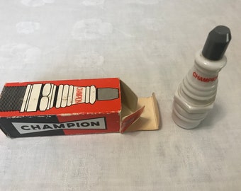 Box Of 10 Vintage 1960s Champion Spark Plugs UL-12Y Replaces L-12Y Original Box Box Of 10 Vintage 1960s Champion Spark Plugs UL-12Y Replaces L-12Y Original Box