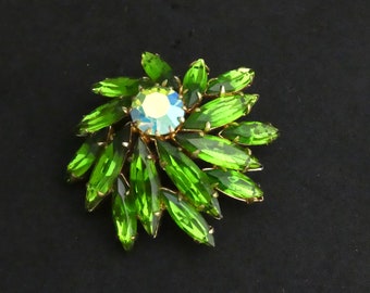 VINTAGE 1960 Goldtone Prong Set Navette Verde Rhinestone Floral Cluster BROCHE