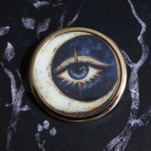 OAK Einzigartige Vintage-Brosche mit silberfarbenem Rahmen und himmlischem blauen Auge (Himmelsmotiv)