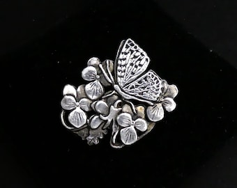 MASJ シルバーシーンズ ピューター製 花と蝶のブローチ 1989年 - Etsy 日本