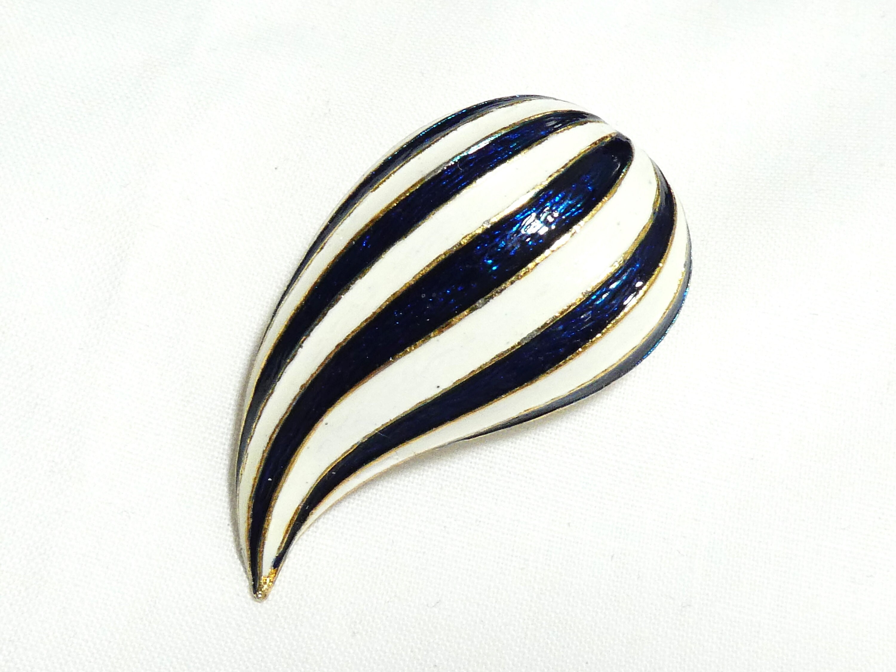 VINTAGE A2052 Sphinx Goldtone Blue & White Enamel Stripey
