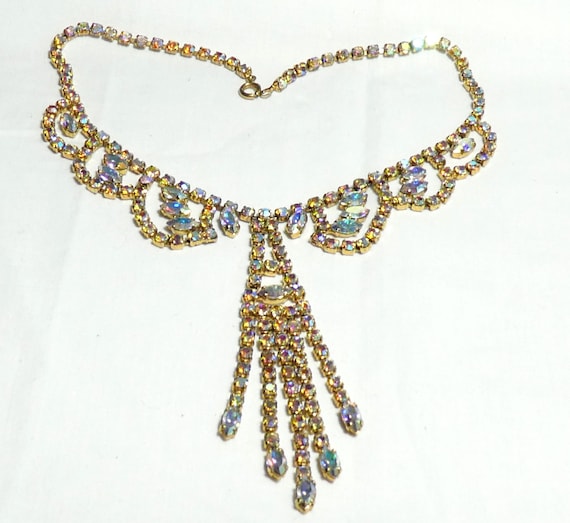 Stick on Drop Rhinestone Medium Bindi Stick on Drop Rhinestone Medium Bindi