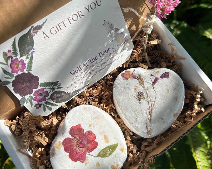 Heart-Shaped Botanical Bath Bombs with Pressed Flowers - Aromatherapy (Chamomile & Lavender) - Gift Set of 2